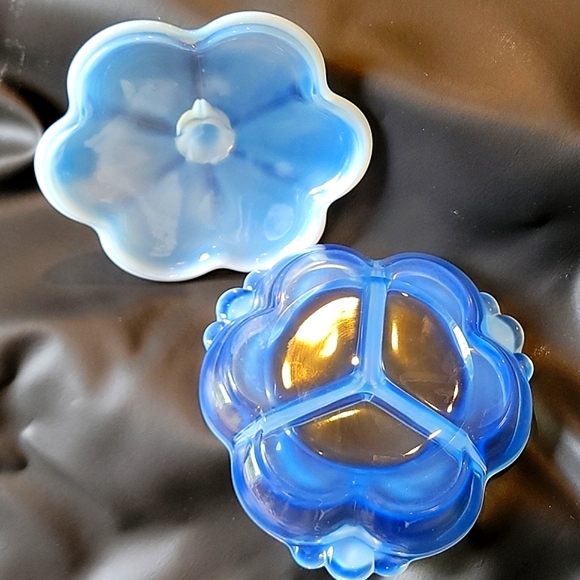 Lovely Blue Iridesent Dish & Lid - Picture 3 of 4